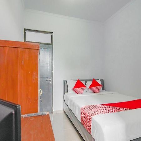 Oyo 2770 Zleepy Wisma Khazri Bogor Exterior foto