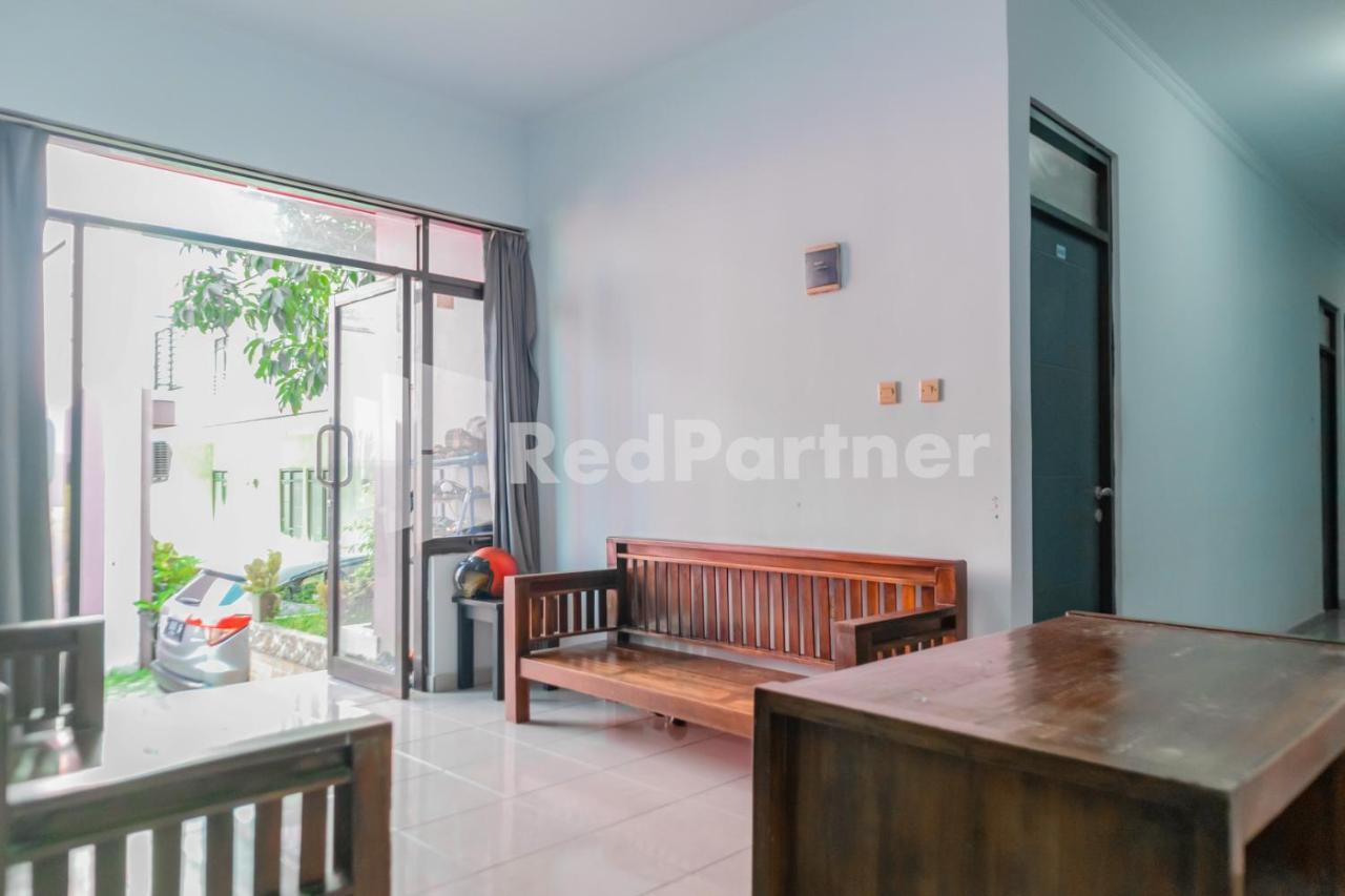 Oyo 2770 Zleepy Wisma Khazri Bogor Exterior foto